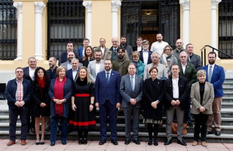 Lydia Espina, Adrián Barbón y alcaldes Les Escuelines