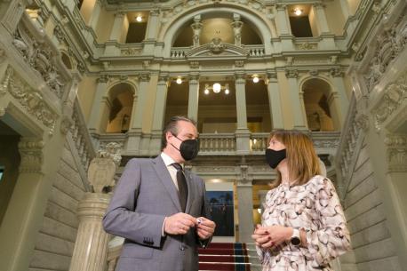 Marcelino Marcos y Ana Cárcaba entrega proyeutu Presupuestos 2022