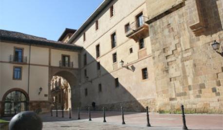 L’asturianu incorpórase a los centenarios de Cuadonga con una esposición nel Arqueolóxicu sobre la historia del idioma