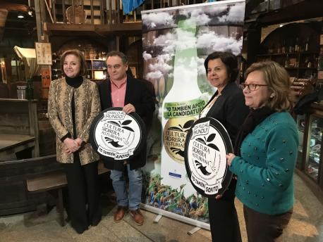 Otilia Requejo, Juan Cañal, María Jesús Álvarez González y María Jesús Aguilar campaña Dí-ylo al mundu cultura sidrera