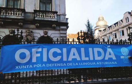 Pancarta Oficialidá na Xunta Xeneral
