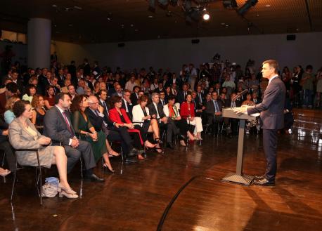  Sánchez plantega una reforma de la Constitución española pa finar colos aforamientos