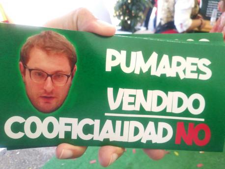 Pegatina ataque a Pumares