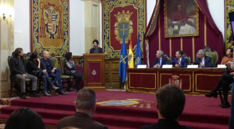 Alonso defende’l billingüismu frente al amestáu, que “ye la muerte del idioma”