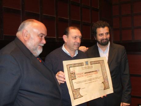 Quini pide que se potencie l'enseñu del asturianu nel so ingresu na Fundación Caveda y Nava