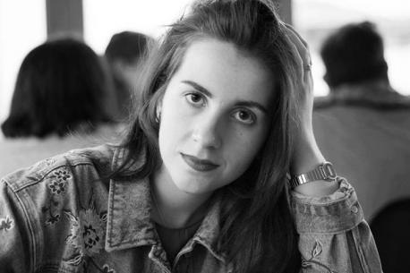 Raquel F. Menéndez presenta’l so poemariu ‘El llibru póstumu de Sherezade’
