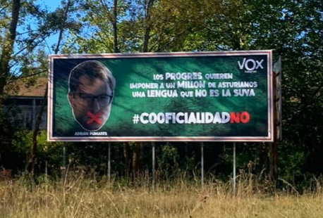 Valla publicitaria Pumares VOX