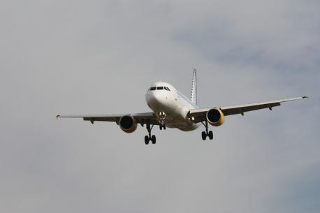 El concursu de rutes aérees a París y Frankfurt am Main queda ermu