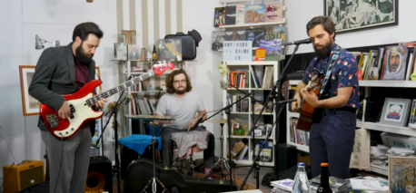 Xaime Martínez lleva los sos cantares de ‘Ósculos d’agua nel Imperiu Asturianu’ a ‘Amosando’