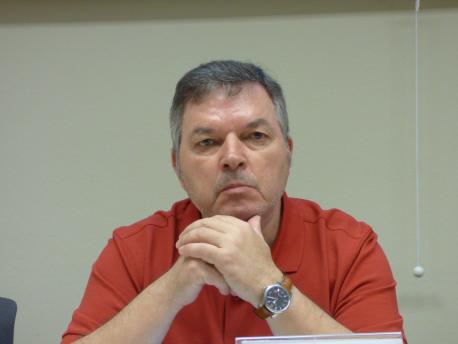 “Tenemos una década p’aplicar les demandes y correxir los puntos febles que manifiesta esti estudiu sociollingüísticu”, apuntó González Riaño