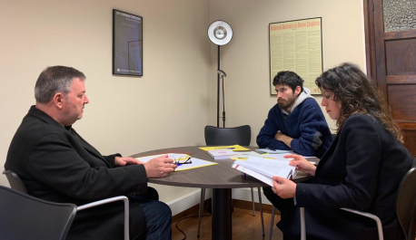 ALLA y Podemos coinciden en que “el llogru de la cooficialidá de la llingua ha ser el noyu central de la llexislatura en materia llingüística”