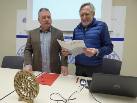 Xosé Antón González Riaño y Francisco José Llera Ramo presentación 'Conocimientu del asturianu nos á