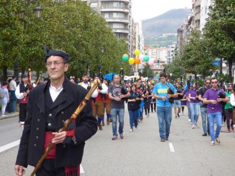 Xuacu Amieva recibe un homenaxe n'Uviéu