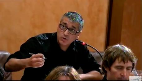“Nun voi soportar más postures supremacistes”, retruca Elipe a Fernández Huerga