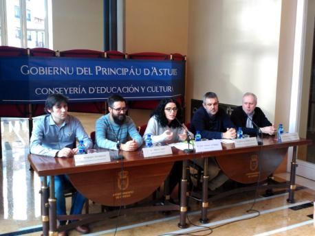 "Hai que llograr que la lliteratura n’asturianu tea de moda”
